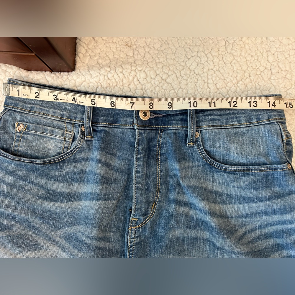 Denizen from Levi's Blue Jean Shorts with Cuffed Hem Women’s Size 8 - Picture 2 of 6